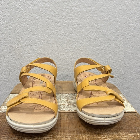 Revere Emerald Leather Sandals Mustard Size 8 - Picture 4 of 10
